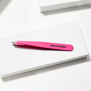 Tweezerman Slant Tweezer Pretty In Pink (Lifestyle 1)